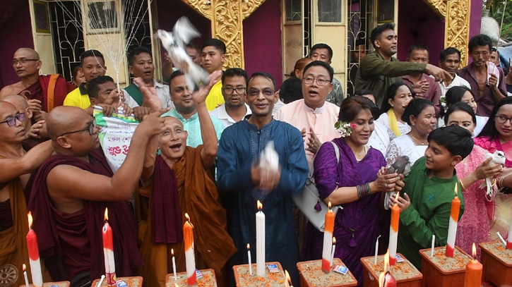 মঙ্গল শোভাযাত্রার উদ্বোধন করেন ব্রিগেডিয়ার জেনারেল শরীফ মো: আমান