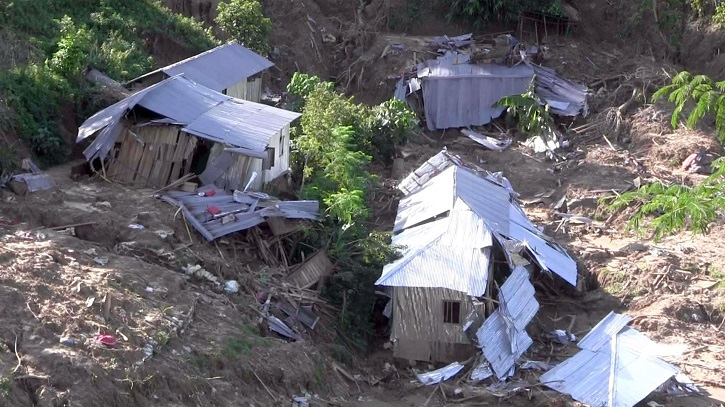 স্মরণকালের ভয়াবহ ওই পাহাড়ধসে এলাকা ধ্বংসস্তূপে পরিণত হয়। ফাইল ছবি