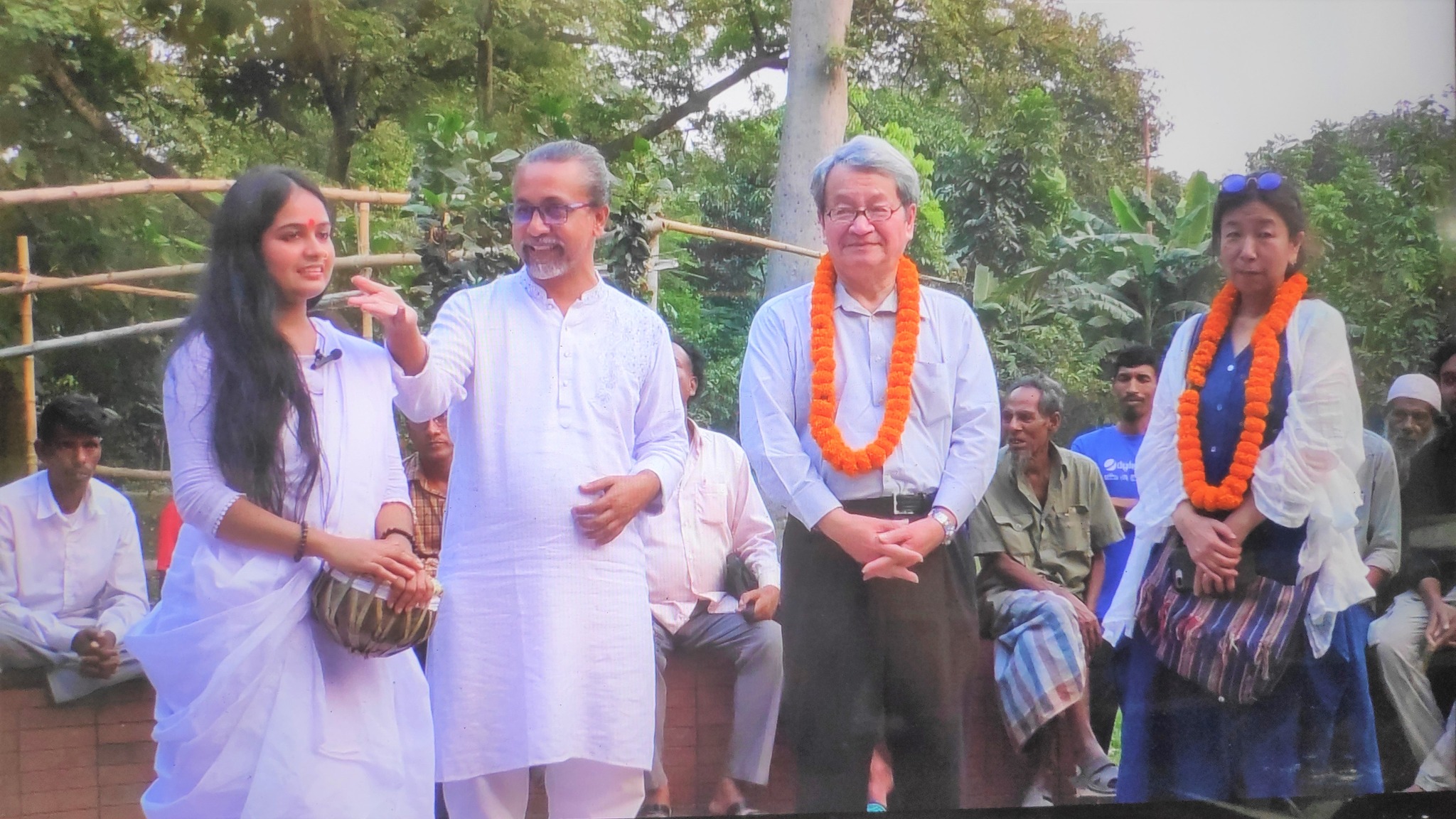 ইউনেস্কোর গবেষণা প্রতিষ্ঠান আইআরসিআই-এর মহাপরিচালক ইউয়োমোতো ওয়াতারু ও এসোসিয়েট ফেলো নোজিমা ইয়োকো এবং ভাবনগর সাধুসঙ্গের সংগঠক ড. সাইমন জাকারিয়া ও সাধিকা সৃজনী তানিয়া