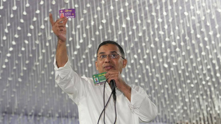 তারেক রহমানের এক হাতে ফ্যামিলি কার্ড। আরেক হাতে কৃষি কার্ড।