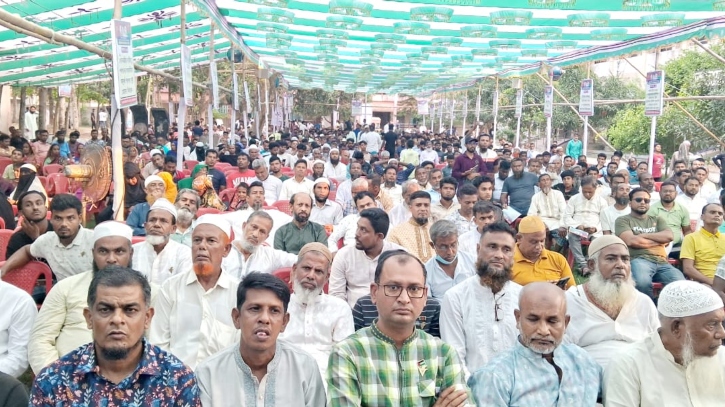 ছবি: লৌহজং সরকারি কলেজ প্রাঙ্গণে আয়োজিত সমাবেশের একাংশ