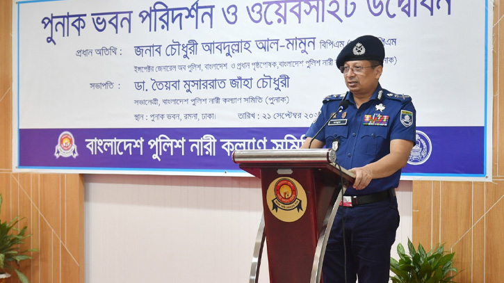 প্রধান অতিথির বক্তব্য রাখছেন আইজিপি