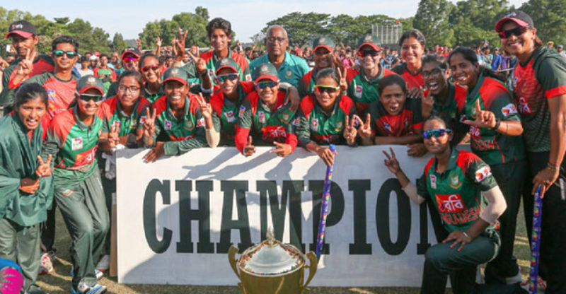 বাংলাদেশ নারী ক্রিকেট দল শক্তিশালী ভারতকে হারিয়ে জিতেছে এশিয়া কাপের শিরোপা জয় করে