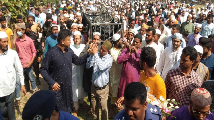 দাদা-দাদির পাশে চিরনিদ্রায় শায়িত হাদিসুর, জানাজায় মানুষের ঢল