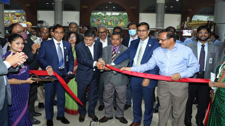 শনিবার রাতে কানাডায় গেল বিমানের প্রথম ফ্লাইট শনিবার রাতে কানাডায় গেল বিমানের প্রথম ফ্লাইট