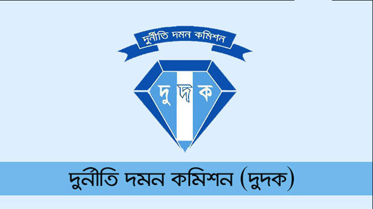 কোটি টাকা আত্মসাৎঃ মেয়র-সচিবের বিরুদ্ধে দুদকের মামলা কোটি টাকা আত্মসাৎঃ মেয়র-সচিবের বিরুদ্ধে দুদকের মামলা