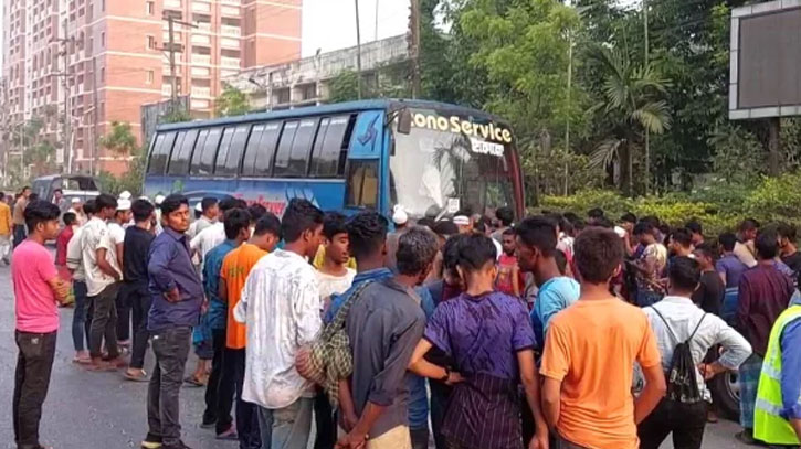 বাসের ভেতরে ঘুমন্ত সুপার ভাইজারকে পিটিয়ে হত্যা