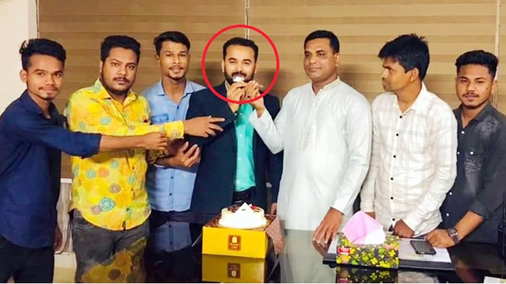 পলাতক আসামিদের নিয়ে জন্মদিন পালন, চকরিয়ার ওসি প্রত্যাহার পলাতক আসামিদের নিয়ে জন্মদিন পালন, চকরিয়ার ওসি প্রত্যাহার