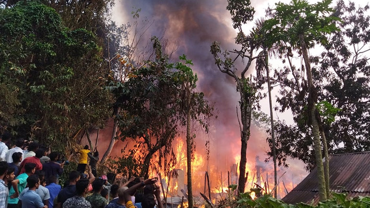 রাঙ্গামাটিতে ভয়াবহ অগ্নিকাণ্ড, ২০টি বসতবাড়ি পুড়ে ছাঁই