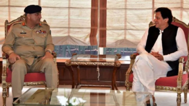 ঝুঁকির মুখে শীর্ষ সেনা কর্মকর্তাদের সঙ্গে বৈঠক করেছেন ইমরান খান