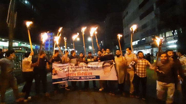 বেগম জিয়া’র মুক্তি ও বিদেশে চিকিৎসার দাবিতে মশাল মিছিল বেগম জিয়া’র মুক্তি ও বিদেশে চিকিৎসার দাবিতে মশাল মিছিল