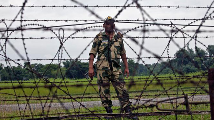 ভারতে চোরাই গরুসহ বাংলাদেশি যুবক আটক