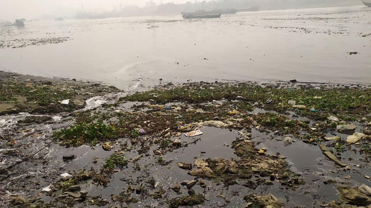 বুড়িগঙ্গার পানিতে মিলেছে ক্যান্সার সৃষ্টিকারী উপাদান বুড়িগঙ্গার পানিতে মিলেছে ক্যান্সার সৃষ্টিকারী উপাদান