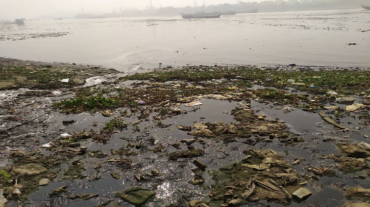 গবেষণা করতে গিয়ে বিজ্ঞানীরা বললেন, ‘বুড়িগঙ্গায় গবেষণার প্রয়োজন নেই গবেষণা করতে গিয়ে বিজ্ঞানীরা বললেন, ‘বুড়িগঙ্গায় গবেষণার প্রয়োজন নেই