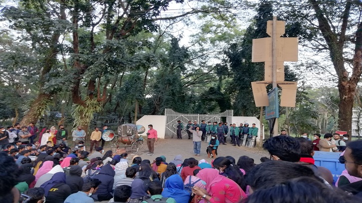 উপাচার্য পদত্যাগ না করলে দুপুর থেকে আমরণ অনশন শাবিপ্রবি’র শিক্ষার্থীদের উপাচার্য পদত্যাগ না করলে দুপুর থেকে আমরণ অনশন শাবিপ্রবি’র শিক্ষার্থীদের