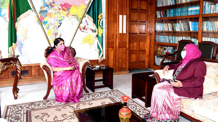 স্পিকারের সংগে সাক্ষাৎ করলেন নির্বাচন কমিশনার কবিতা খানম স্পিকারের সংগে সাক্ষাৎ করলেন নির্বাচন কমিশনার কবিতা খানম