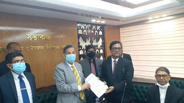 বিএনপি’র আইনজীবীদের স্মারকলিপি পেয়ে যা বললেন আইনমন্ত্রী বিএনপি’র আইনজীবীদের স্মারকলিপি পেয়ে যা বললেন আইনমন্ত্রী