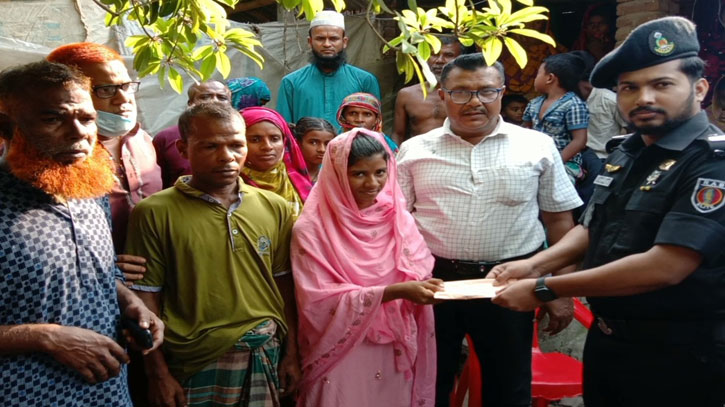 জেলেপল্লীর মারুফার মেডিকেল কলেজে ভর্তিতে পাশে দাঁড়ালো র‌্যাব