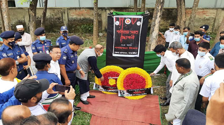 সাতক্ষীরা শহরের বধ্যভূমিতে অস্থায়ী স্মৃতিসৌধ নির্মাণ