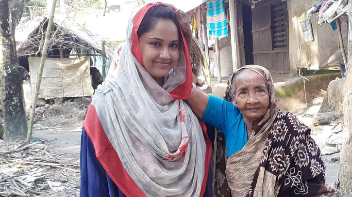বাবা-মায়ের পর চেয়ারম্যান হলেন মেয়ে বাবা-মায়ের পর চেয়ারম্যান হলেন মেয়ে