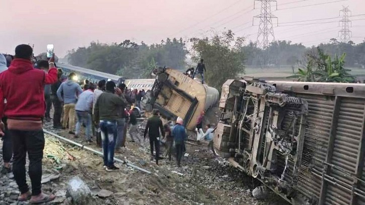 পশ্চিমবঙ্গে রেল দুর্ঘটনায় মৃত্যুর সংখ্যা বেড়ে নয় পশ্চিমবঙ্গে রেল দুর্ঘটনায় মৃত্যুর সংখ্যা বেড়ে নয়
