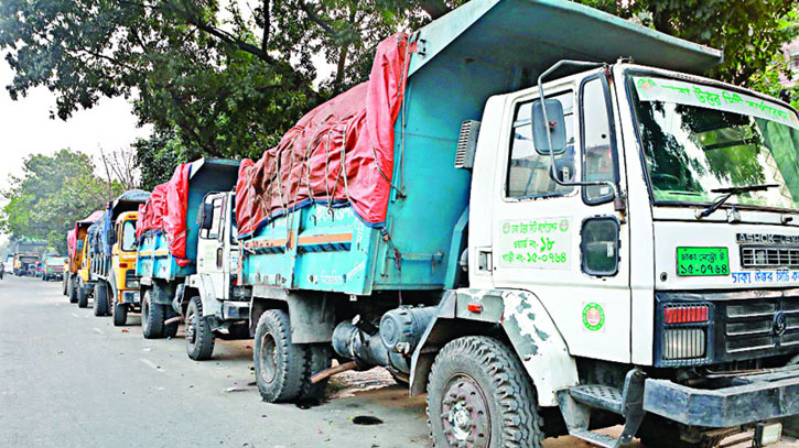 সিটি করপোরেশনের ময়লার গাড়ি চালায় কারা?