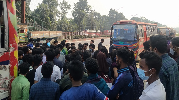 জাবি শিক্ষার্থীদের আন্দোলনঃ ইতিহাস ও ঠিকানা পরিবহনে হাফ ভাড়া দেবে শিক্ষার্থীরা