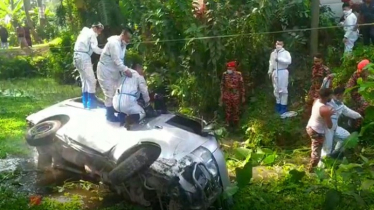 বরিশালে মাইক্রোবাস খাদে পড়ে পাঁচ চীনা নাগরিক আহত