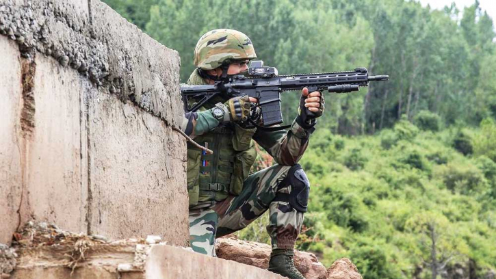 কাশ্মীরে সংঘর্ষ গড়ালো ছয় দিনে, গোলাগুলির মধ্যে দুই সেনা নিখোঁজ কাশ্মীরে সংঘর্ষ গড়ালো ছয় দিনে, গোলাগুলির মধ্যে দুই সেনা নিখোঁজ