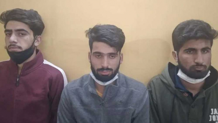 ভারতের বিপক্ষে ম্যাচে পাকিস্তানকে সমর্থন করায় আরও তিন কাশ্মীরি গ্রেফতার ভারতের বিপক্ষে ম্যাচে পাকিস্তানকে সমর্থন করায় আরও তিন কাশ্মীরি গ্রেফতার