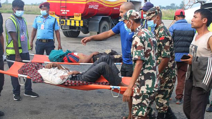 নেপালে বাস খাদে পড়ে ৩২ জনের মৃত্যু নেপালে বাস খাদে পড়ে ৩২ জনের মৃত্যু