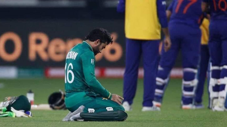 ভারত-পাকিস্তান ম্যাচে সাড়া ফেলেছে যে ছবিগুলো ভারত-পাকিস্তান ম্যাচে সাড়া ফেলেছে যে ছবিগুলো