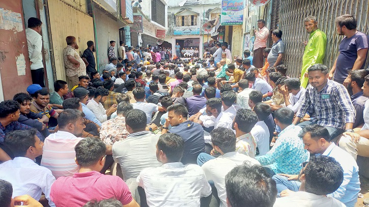 পুলিশের কড়া নিরাপত্তায় খাগড়াছড়িতে বিএনপি’র বিক্ষোভ-সমাবেশে পুলিশের কড়া নিরাপত্তায় খাগড়াছড়িতে বিএনপি’র বিক্ষোভ-সমাবেশে