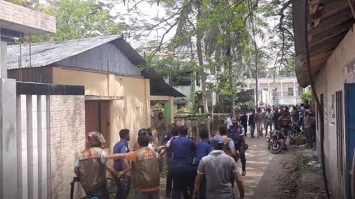 নড়াইলে জেলা বিএনপির সাধারণ সম্পাদকের বাসভবনে হামলা, ভাংচুর নড়াইলে জেলা বিএনপির সাধারণ সম্পাদকের বাসভবনে হামলা, ভাংচুর