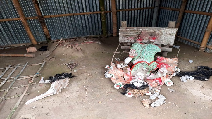গাইবান্ধায় ৪ মন্দিরে হামলা-প্রতিমা ভাঙচুর; অভিযুক্ত আটক গাইবান্ধায় ৪ মন্দিরে হামলা-প্রতিমা ভাঙচুর; অভিযুক্ত আটক