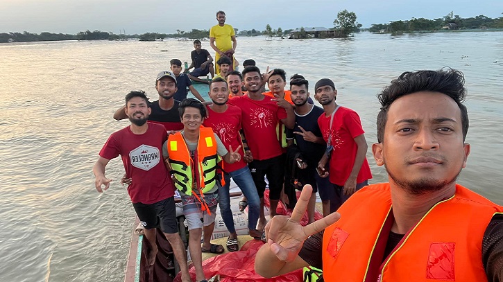 বানভাসি মানুষদের জন্য ‘কুঁড়েঘর’র তাশরীফের সংগ্রহ দেড় কোটি টাকা! বানভাসি মানুষদের জন্য ‘কুঁড়েঘর’র তাশরীফের সংগ্রহ দেড় কোটি টাকা!