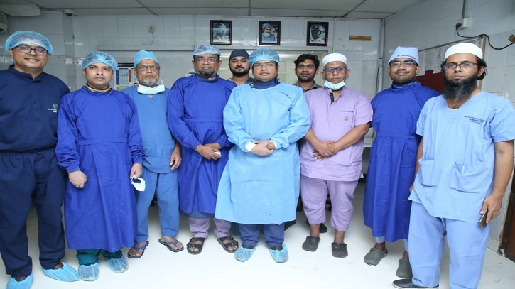 রোগীকে অজ্ঞান না করেই অ্যাওরটিক ভালভ প্রতিস্থাপন করলেন চিকিৎসকরা রোগীকে অজ্ঞান না করেই অ্যাওরটিক ভালভ প্রতিস্থাপন করলেন চিকিৎসকরা