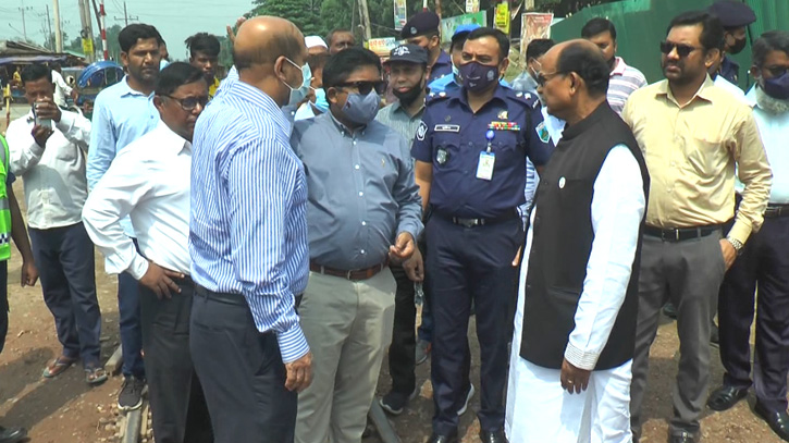 এসময় রেলপথ প্রকল্পের প্রস্তাবিত নতুন রেলজংশন পরিদর্শন করেন রেলমন্ত্রী