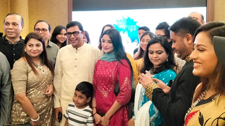 হাশিম মাহমুদের সঙ্গে `হাওয়া` দেখলেন চঞ্চল চৌধুরী, তুষি হাশিম মাহমুদের সঙ্গে `হাওয়া` দেখলেন চঞ্চল চৌধুরী, তুষি