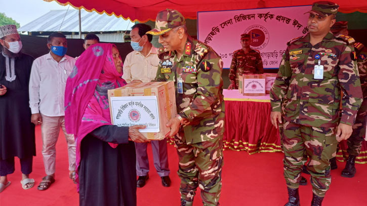 খাগড়াছড়িতে সেনাবাহিনীর ঈদ উপহার বিতরণ