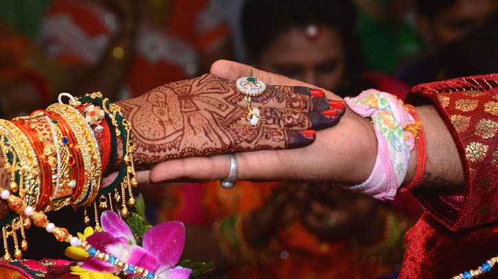 যেসকল নারীদের বিয়ে করা পুরুষের জন্য হারাম যেসকল নারীদের বিয়ে করা পুরুষের জন্য হারাম