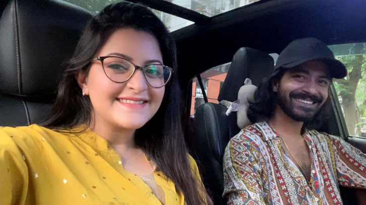 পেটে বাচ্চা নিয়ে সিনেমা হলে গেলেন পরীমণি পেটে বাচ্চা নিয়ে সিনেমা হলে গেলেন পরীমণি