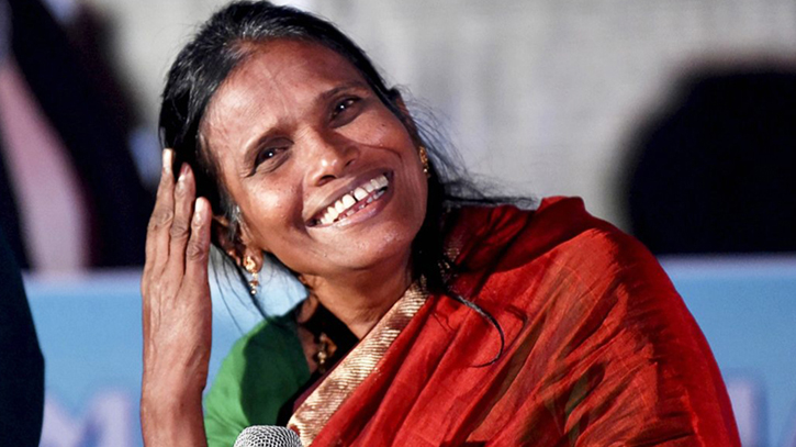 রানু মণ্ডলের বাড়ি ঢুকতে গুনতে হচ্ছে টাকা রানু মণ্ডলের বাড়ি ঢুকতে গুনতে হচ্ছে টাকা