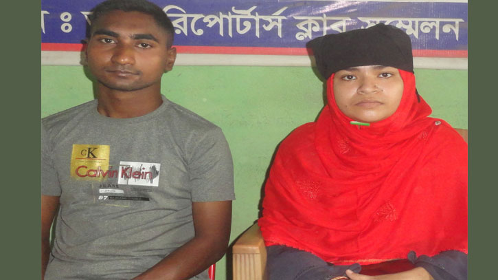 বাংলাদেশে এসে মুসলিম হয়ে বয়সে ছোট প্রেমিককে বিয়ে করলেন ভারতীয় তরুণী বাংলাদেশে এসে মুসলিম হয়ে বয়সে ছোট প্রেমিককে বিয়ে করলেন ভারতীয় তরুণী