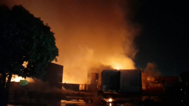 সীতাকুন্ডে কনটেইনার ডিপোতে ভয়াবহ আগুন, নিহত বেড়ে ১৫
