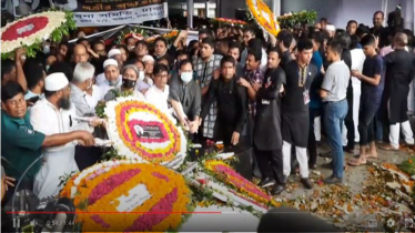 সর্বস্তরের মানুষের শ্রদ্ধায় সিক্ত বঙ্গবন্ধুর প্রতিকৃতি 