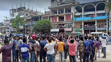 দেশীয় অস্ত্র হাতে বিএনপিকে ছাত্রলীগের ধাওয়া