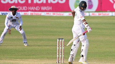 ৬৮ রানের লিড নিয়ে থামল বাংলাদেশ, ব্যাট করছে শ্রীলঙ্কা