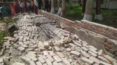 সরকারি অফিসের দেয়াল ধসে শিশুর মৃত্যু