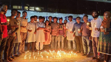 ঢাকা কলেজ শিক্ষার্থীদের প্রতি সংহতি জানিয়ে জবিতে মোমবাতি প্রজ্বলন